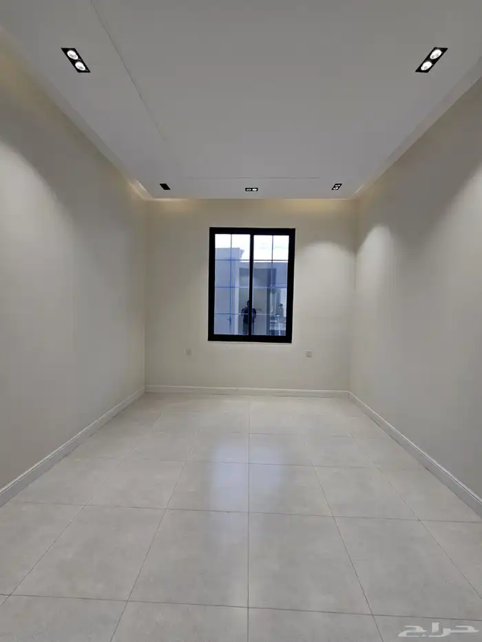 للبيع أدوار ارضيه وشقق علويه ف ابها حطين مقابل كبري المطار 6