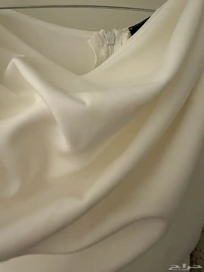 فستان أبيض بأكمام طويلة 2