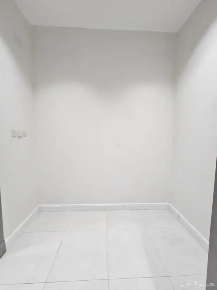 للبيع أدوار ارضيه وشقق علويه ف ابها حطين مقابل كبري المطار 14
