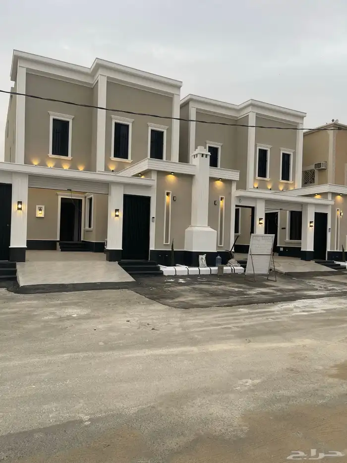 للبيع فيلا دورين وملحق تشطيب ممتاز شمال الخميس 2
