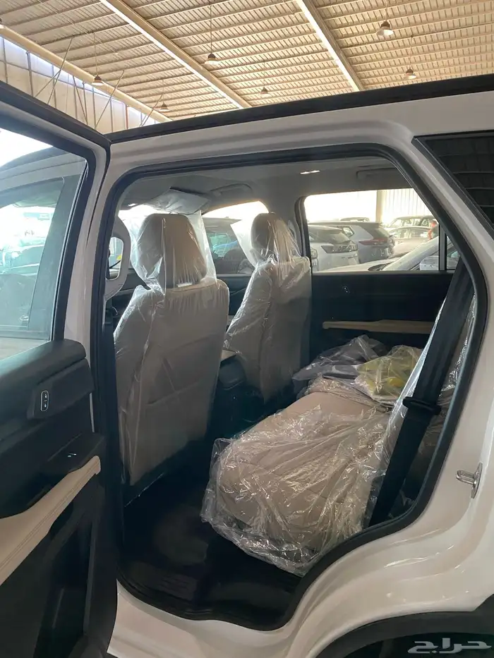 ايفرست فورد بنزين جديد اصفار 2025 XLS 8