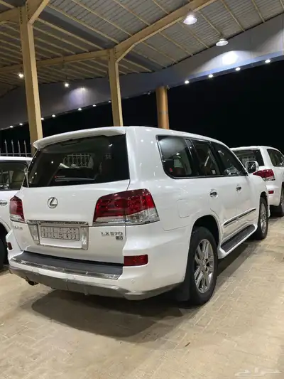 للبيع لكزس LX570DD فل كامل 2014 عبداللطيف عداد قليل 89 الف 3