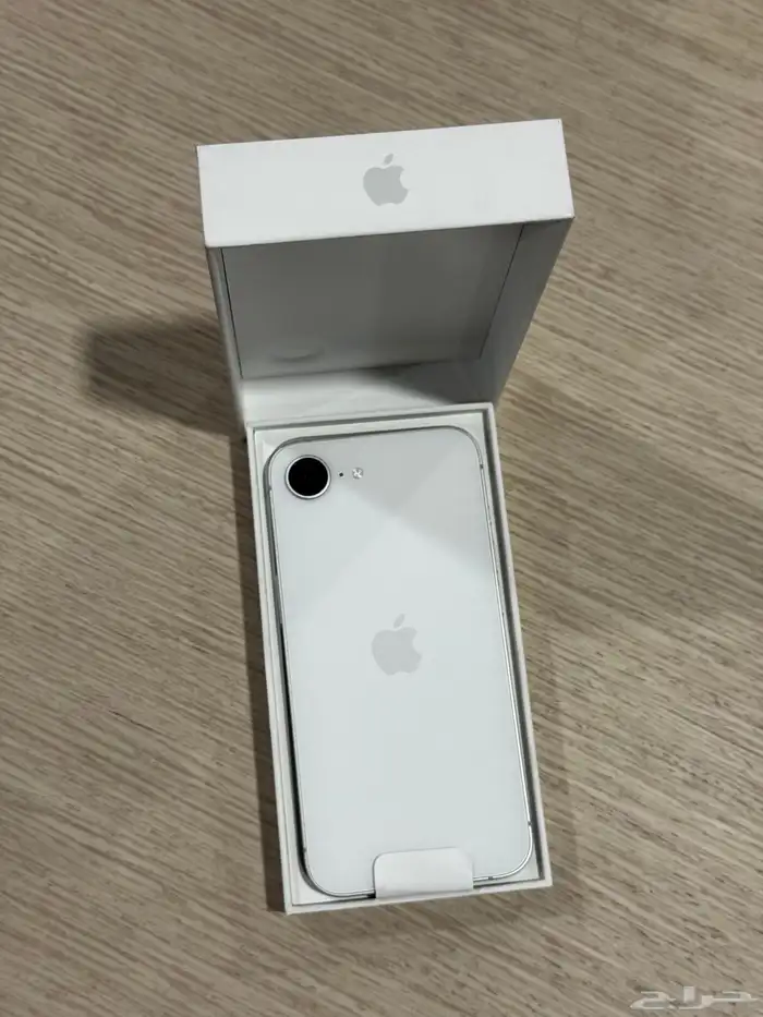 iPhone 16e ايفون 16 اي 1