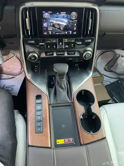 لكزس 2025 LX600BBخليجي داخلي اوف ويت(بنزين)6سلندر 17