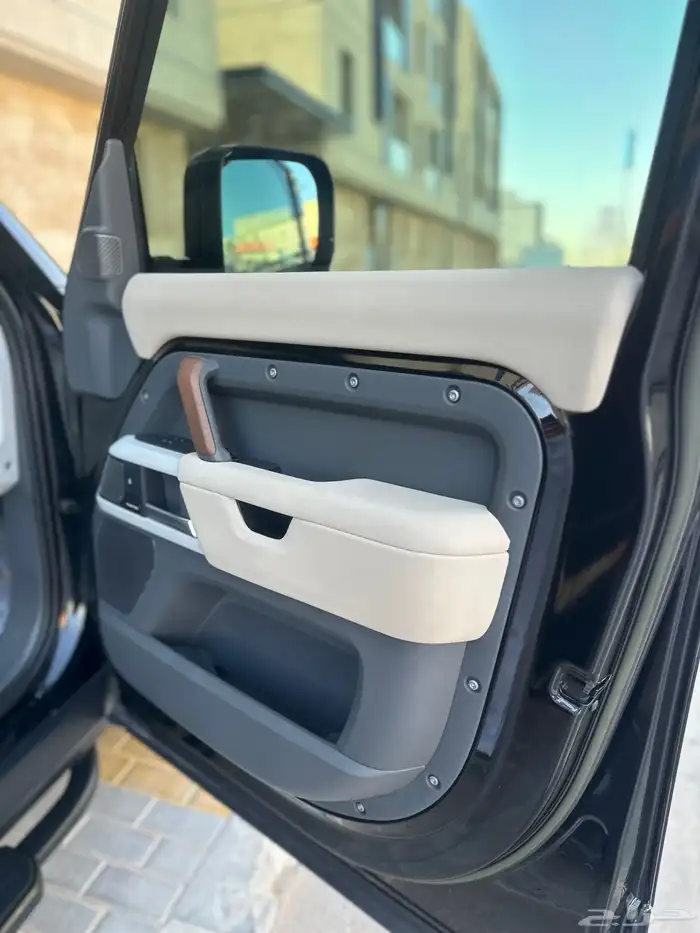 ديفندر V6 2023 اكس 51