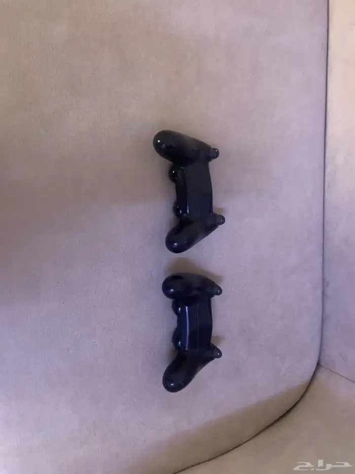 يديتين سوني 4 نضفيه بس R2 وL2 والقير خربانه فقط 1