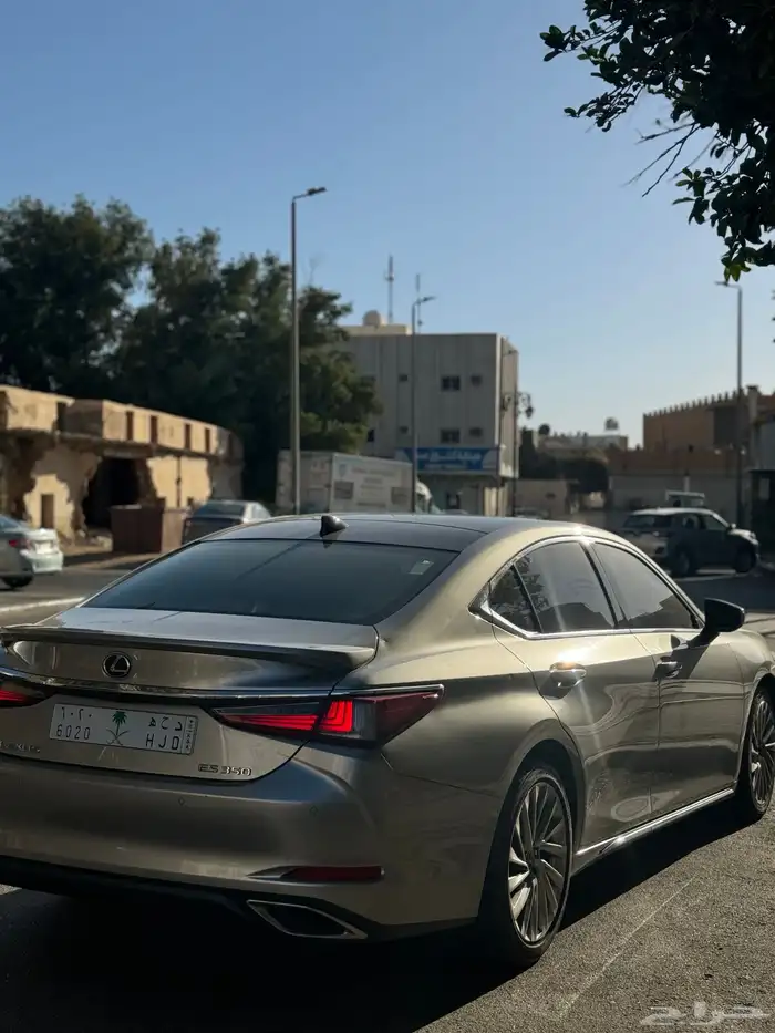لكزس es 2021 350 CCللبيع او التقبيل 4