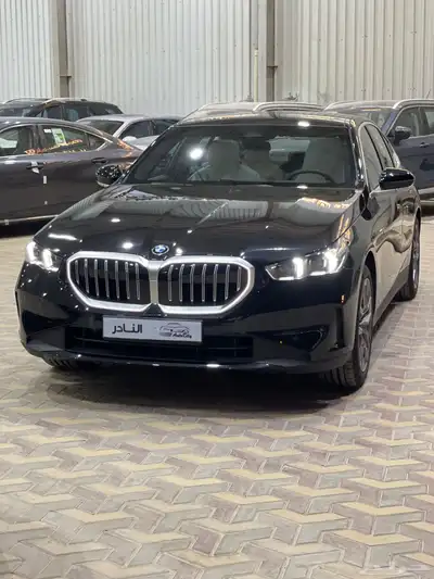 بي ام دبليو 520i لاكجري اسود اوف وايت كاش اقساط 3