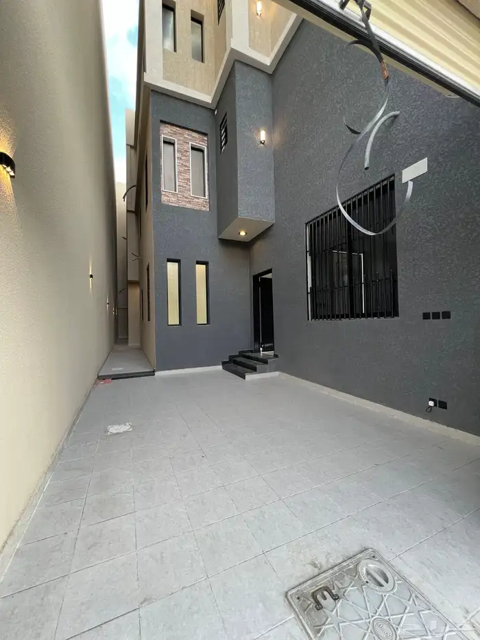للبيع شقق ارضيه وشقق علويه مقابل ممشا الراقى خميس مشيط 3