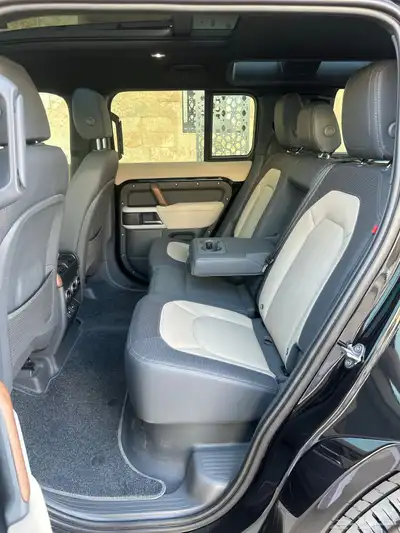 ديفندر V6 2023 اكس 33