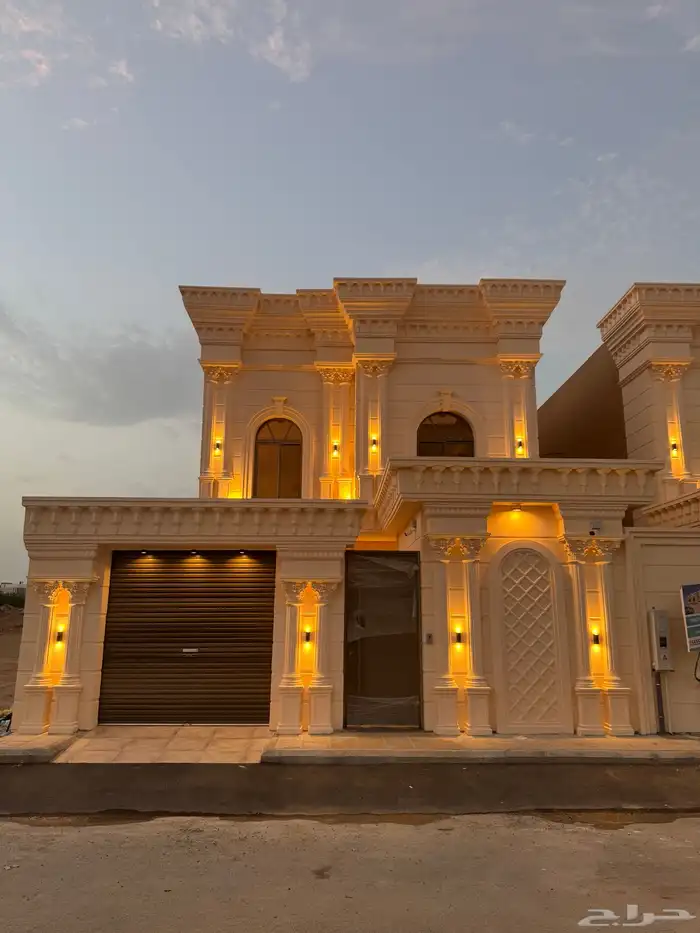 للبيع فيلا دورين ومحلق في داخل حدود الحرم تشطيب vip 1