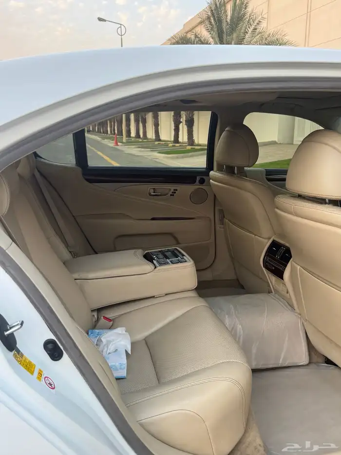لكزس LS460 2015 13