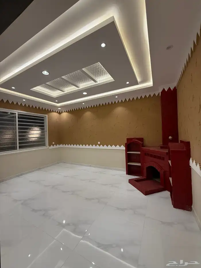للبيع ادوار ارضيه وروفات علويه بدرج داخلي وخارجي طريق محاله 49