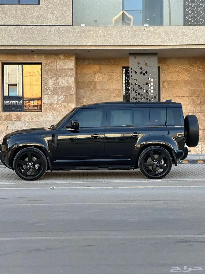 ديفندر V6 2023 اكس 17