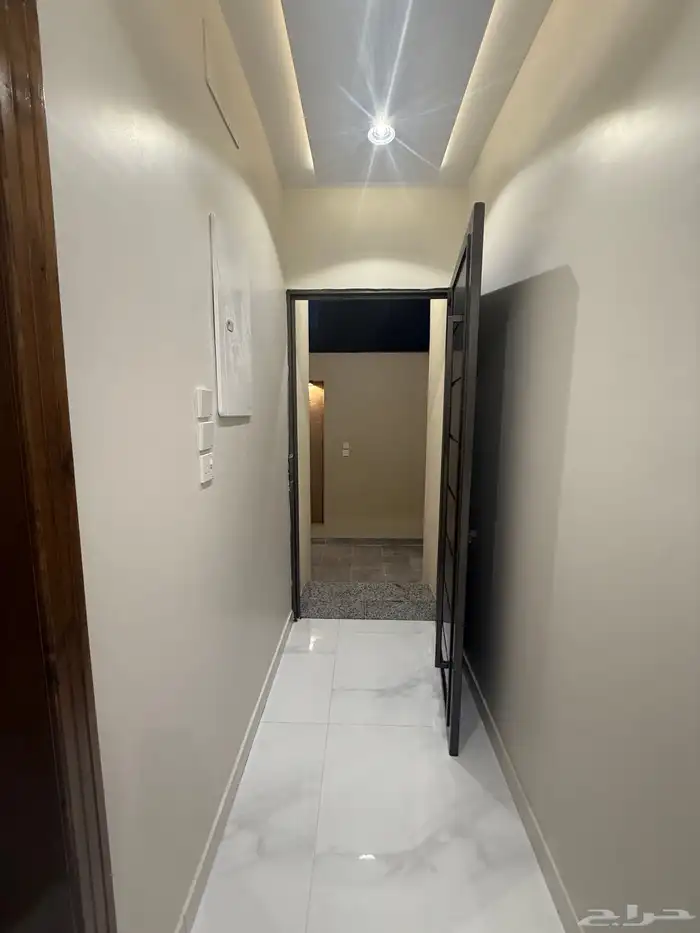 للبيع ادوار ارضيه وروفات علويه بدرج داخلي وخارجي طريق محاله 11