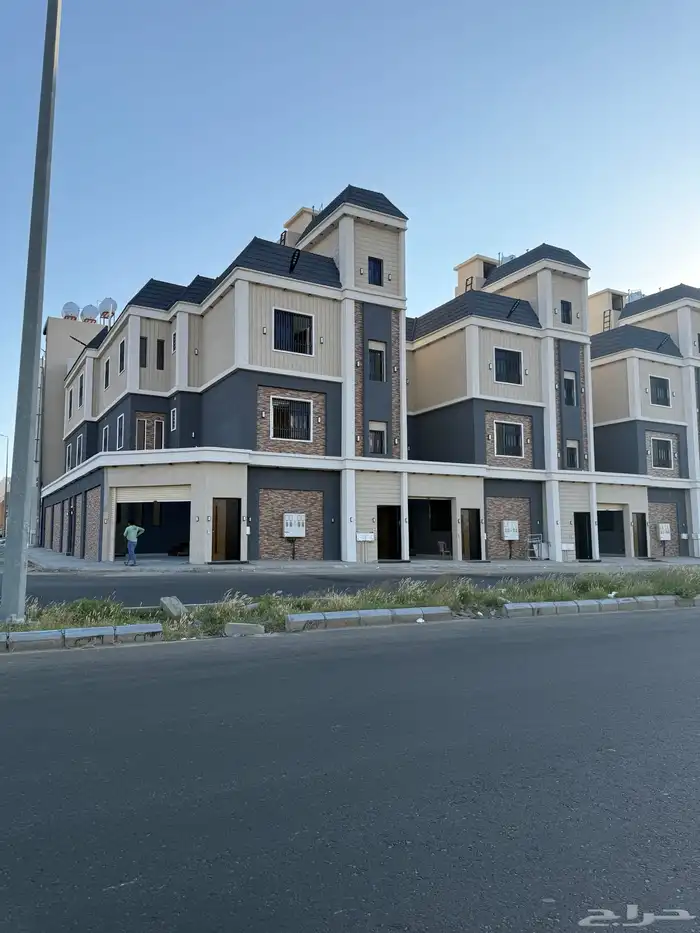 للبيع شقق سكنية فاخرة بالقرب من ممشاا الراقي وجميع الخدمات 0