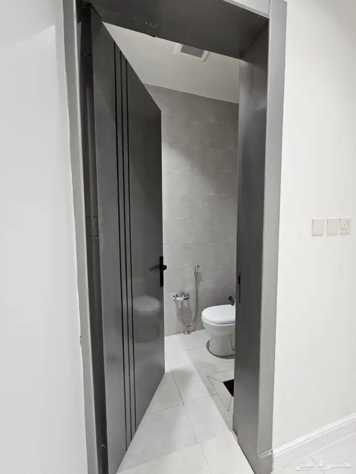للبيع أدوار ارضيه وشقق علويه ف ابها حطين مقابل كبري المطار 33