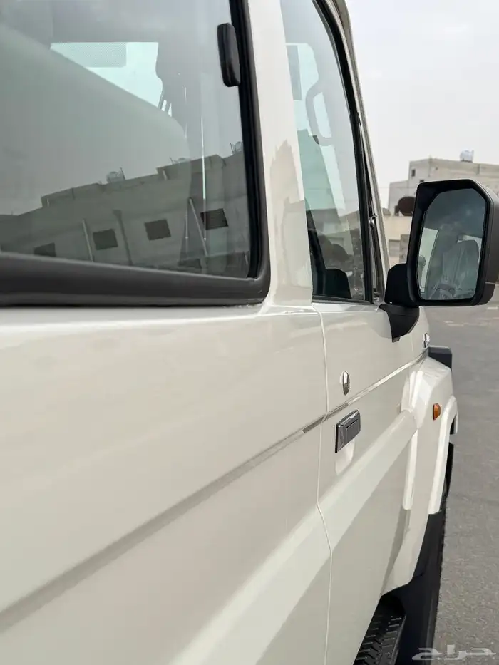 ربع 2024 بوليسي ابيض 8