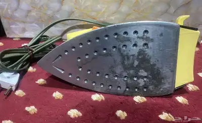 مكواة قديمة وتلفون قديم 2