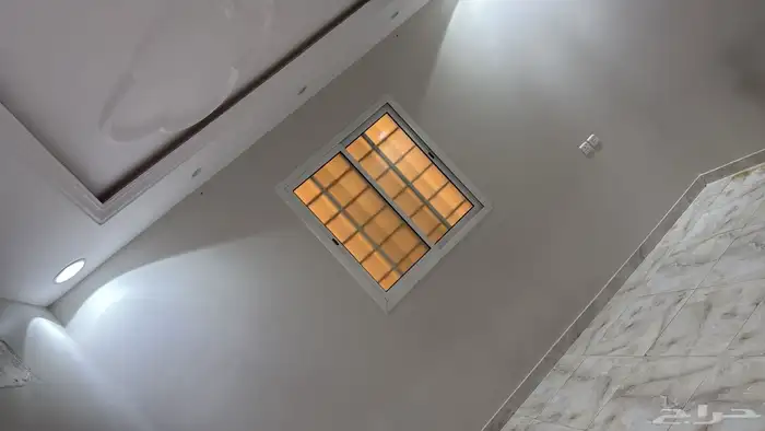 دور ارضي واربع شقق مساحتها 450 م حي الجنادرية 11