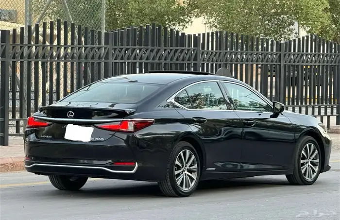 لكزس ES300H 2021 ممشى 80 الف فقط 2