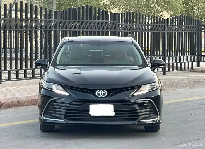 تويوتا كامري 2023 LE هايبرد ممشى 80 الف فقط 0