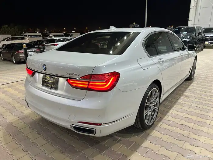 بي ام دبليو 730 موديل 2019 فل كامل نظيفة جدا 31