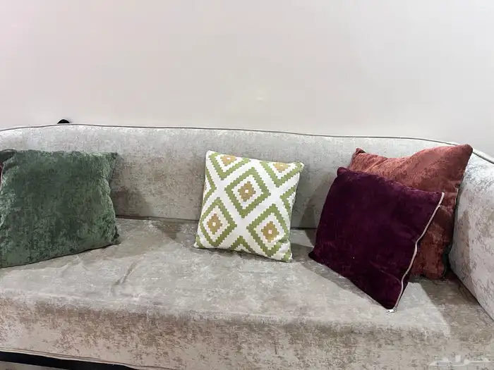 كنب جديد مميز جميل طوله حوالي مترين 0