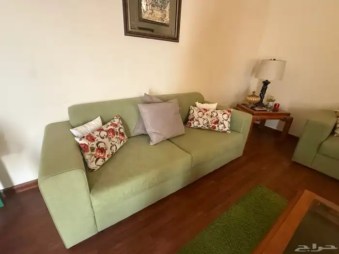 طقم كنب مع طاولات وأبجورة 1
