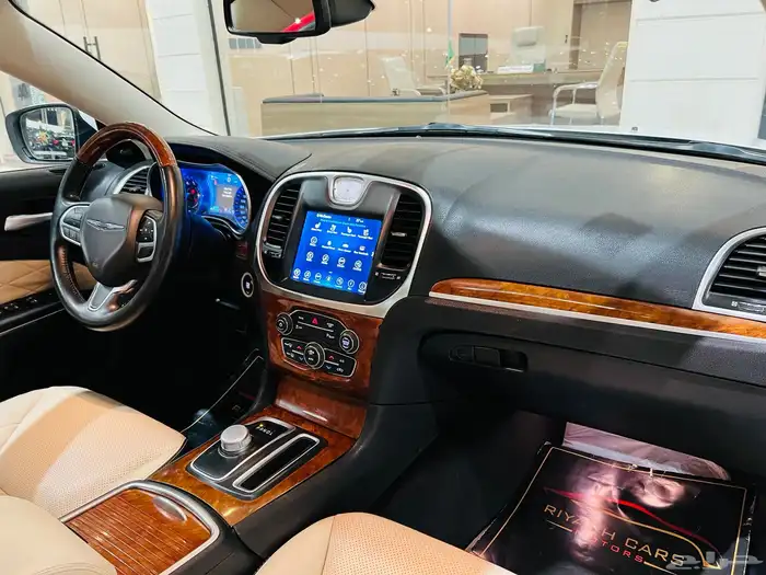 كرايزلر 2017 C300 V6 بحاله الوكاله ماشاء الله 7