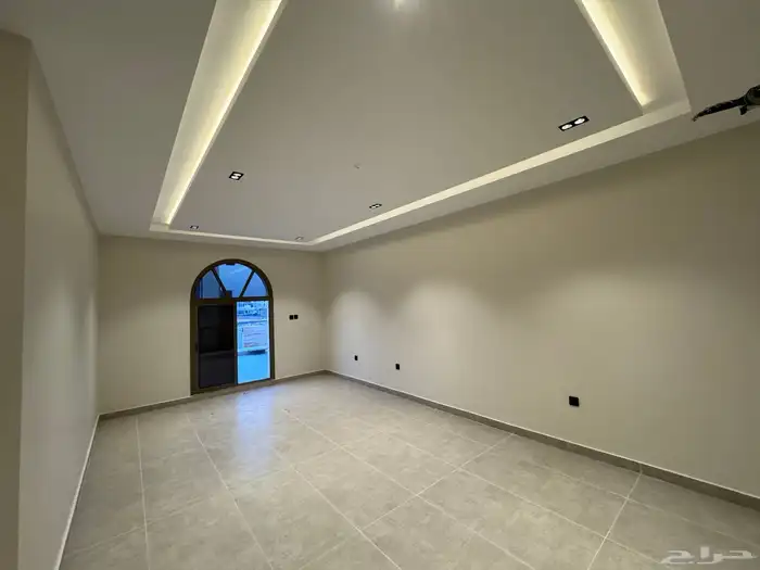 للبيع فيلا دورين ومحلق في داخل حدود الحرم تشطيب vip 22