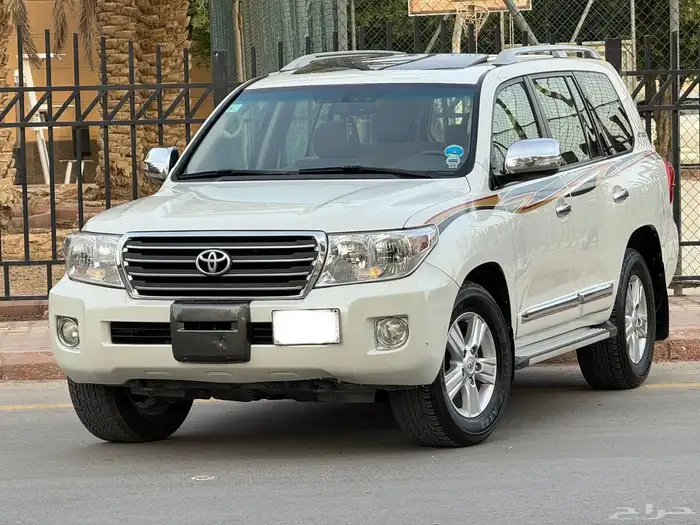 تويوتا لاندكروزر GXR 2015 1