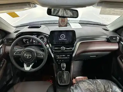 تويوتا اوربان كروزر GLX فل كامل 2025 12