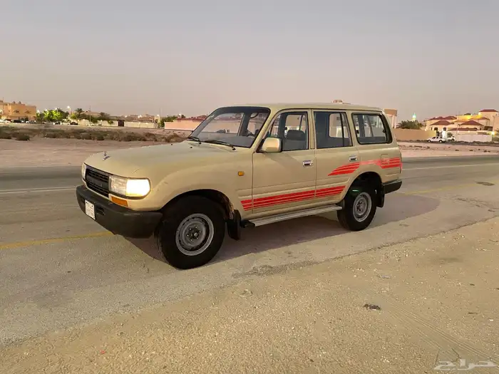 لاندكروزر 1991 ( مخزن ) ماشي 100 الف شرط 2
