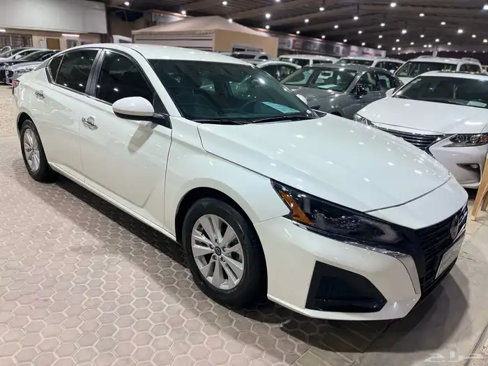 نيسان التيما. 2023 10