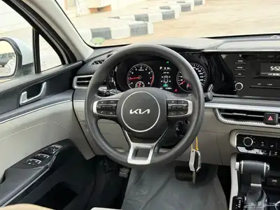 كيا K5 موديل 2022 شرط نظيف 33