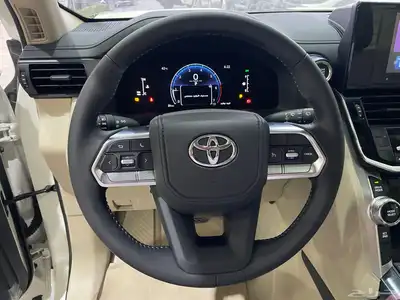 تويوتا لاند كروزر GXR2025 نص فل خليجي (بنزين)3.5L 12