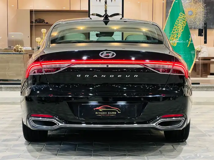 ازيرا 2020 V6 فل كامل بحاله الوكاله بطاقه جمركيه 3