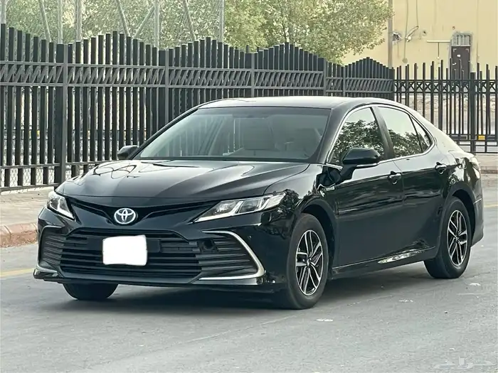 تويوتا كامري 2023 LE هايبرد ممشى 80 الف فقط 7
