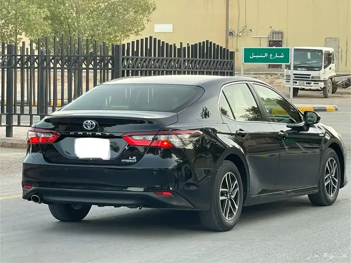 تويوتا كامري 2023 LE هايبرد ممشى 80 الف فقط 2