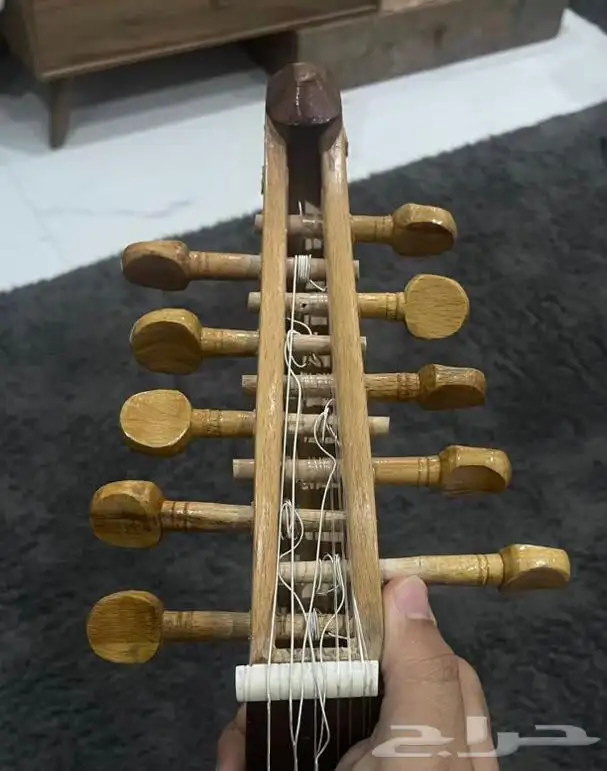 عود موسيقي للفنان سيكا محمد حسين 3