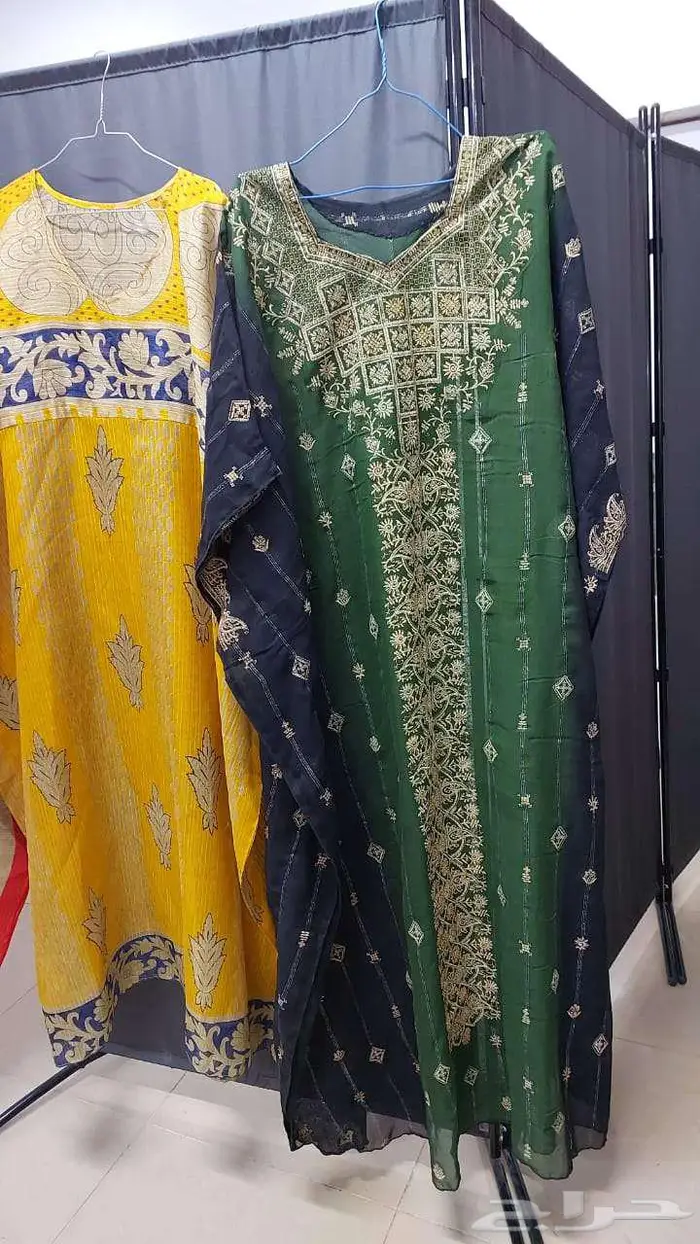 مجموعة ملابس للبيع 0