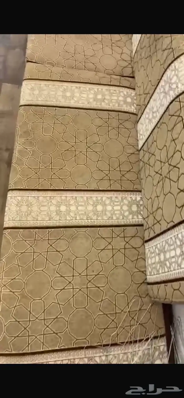 يوجد اثاث شقة للبيع عباره عن اثنين مجالس وصاله ومطبخ 0