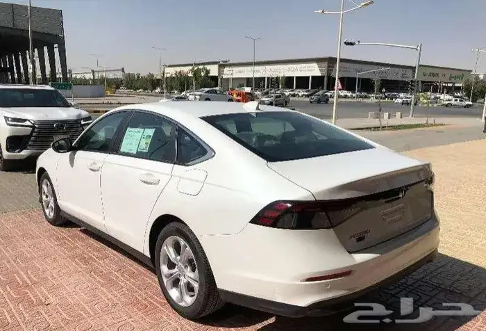 هوندا اكورد LX ستاندر 2025 اصفار سعودي 4