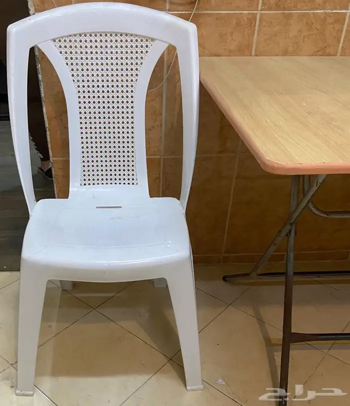 طاولة للبيع مع كراسي 2