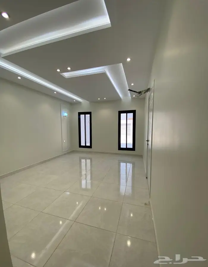 المالك خلف الياسمين مول 18