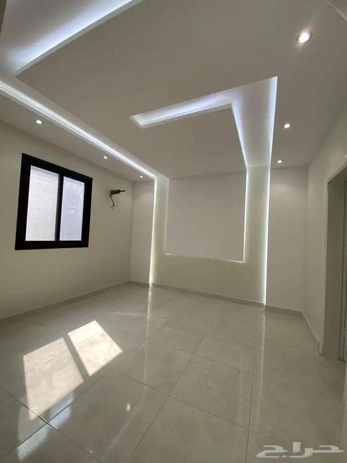 المالك خلف الياسمين مول 20