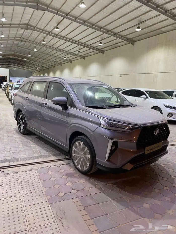 تويوتا فيلوز GLX موديل 2025 أصفار شاشه كاميرا 2