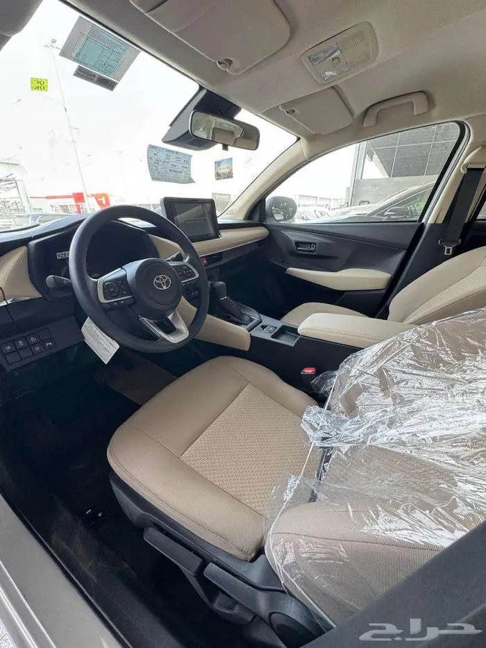 تويوتا يارس نصف فل 1300 cc ابيض موديل 2026 7