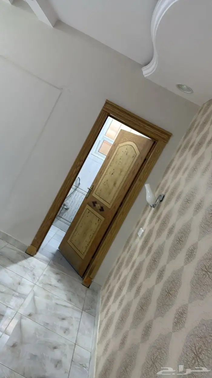 دور ارضي واربع شقق مساحتها 450 م حي الجنادرية 12